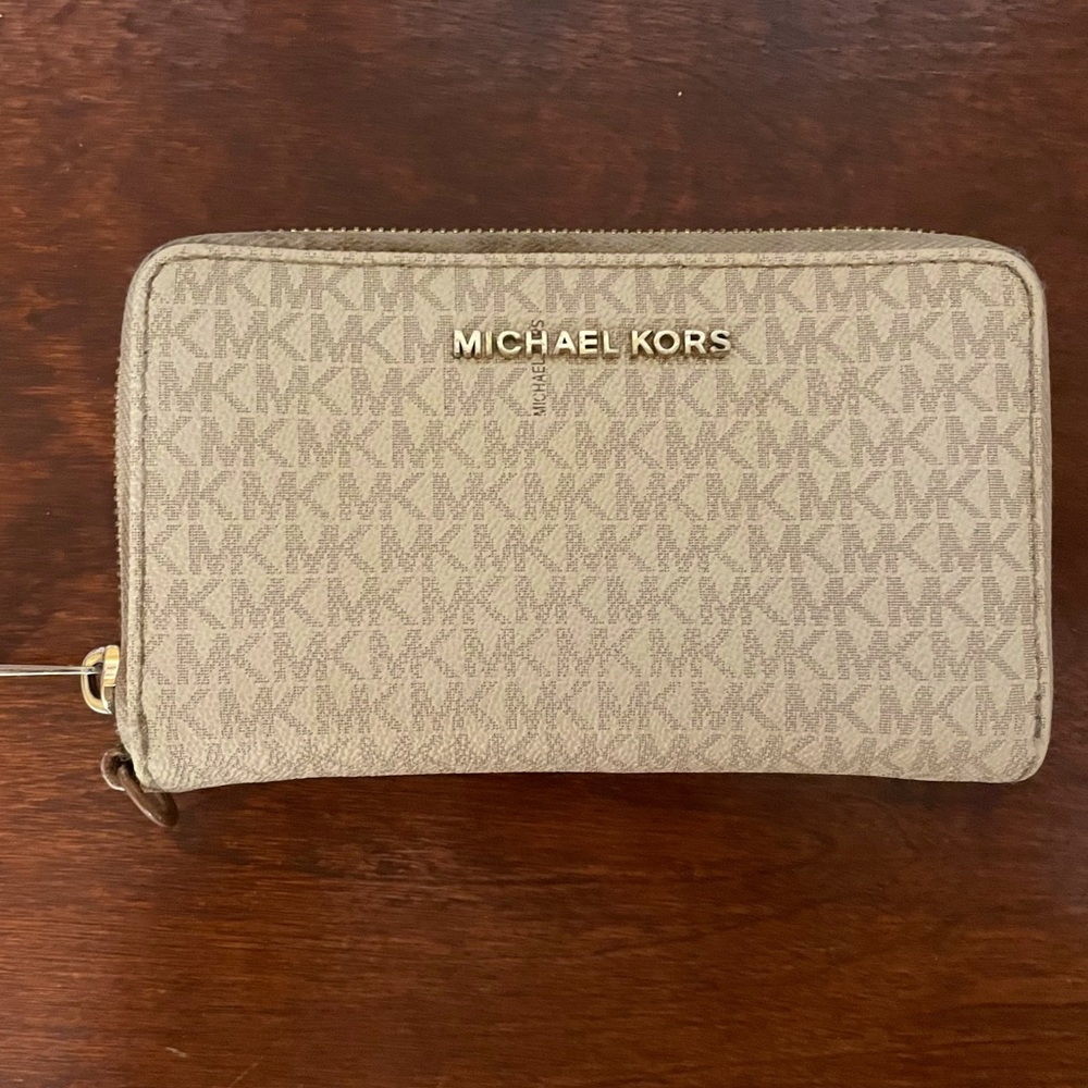 MK zip up wallet
